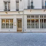 Beautiful Apartment In Louvre Museum